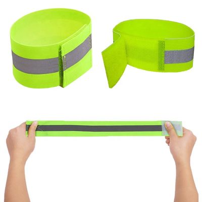 I bracciali riflettenti arancio fluorescenti per eseguire la gamba delle bande di elastico del nastro legano la sicurezza verde che esegue la caviglia