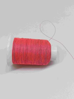Filato per maglieria del filo riflettente leggero rosa del ricamo utilizzato nelle borse del cappello dell'abbigliamento